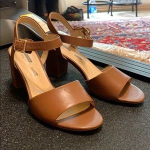 Clark’s heeled Light Brown Sandals Size 7.5M